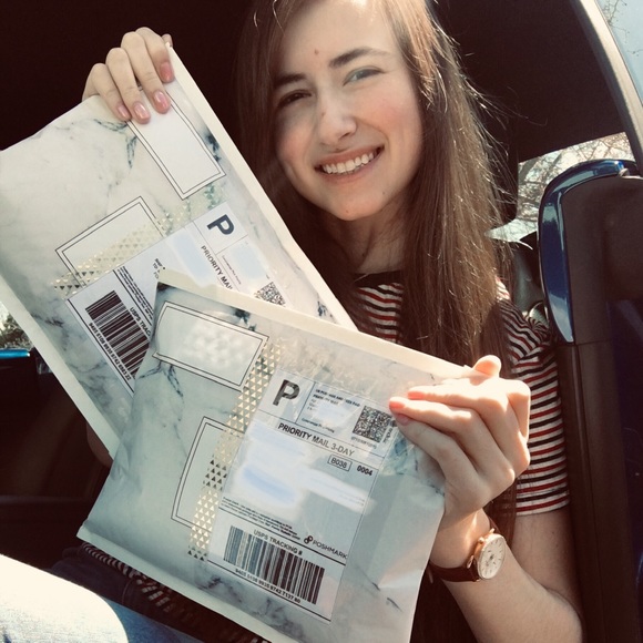 • Meet your Posher, Annie • - Picture 2 of 5